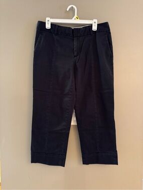 Black Capri